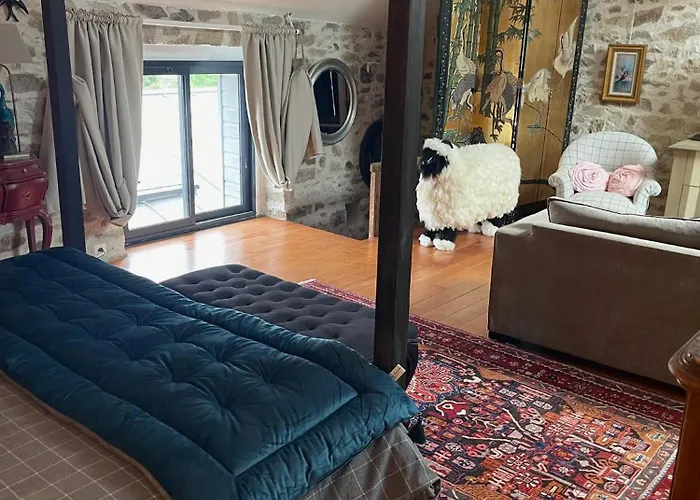 A La Guiniere * Coueron